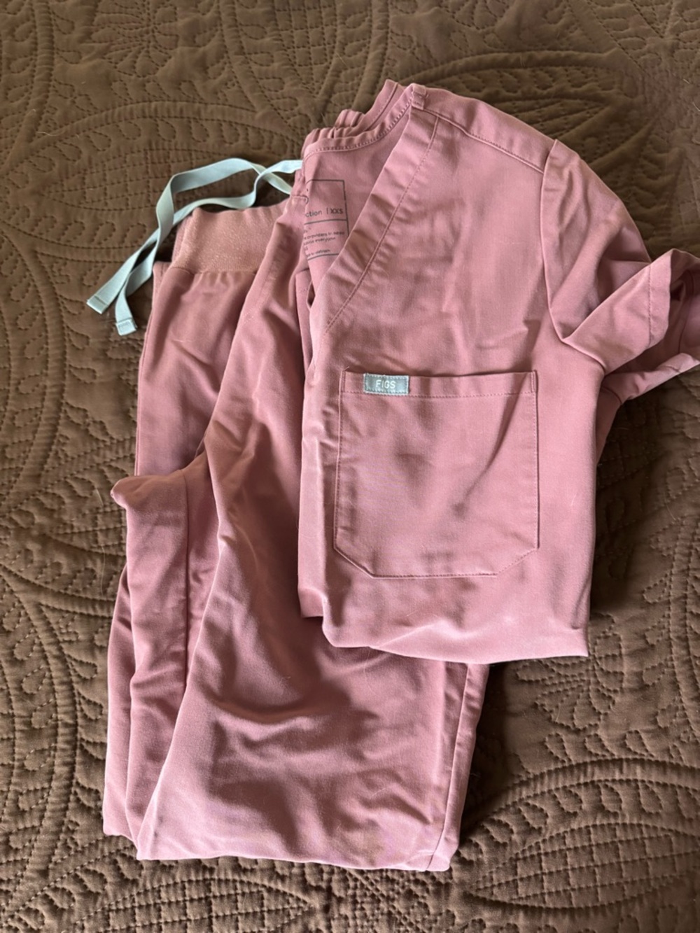 Figs Women's Mauve Jogger Scrubs